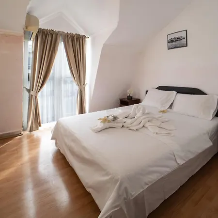 Hotel Lobo 3*